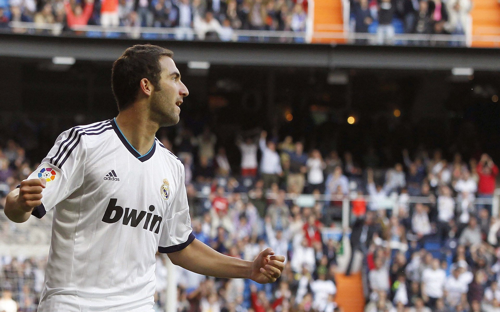 皇家马德里中场魔术师引领全队,皇家马德里组合